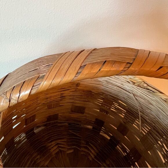 VINTAGE! Market Basket w/Handle and Lid - Picture 14 of 14